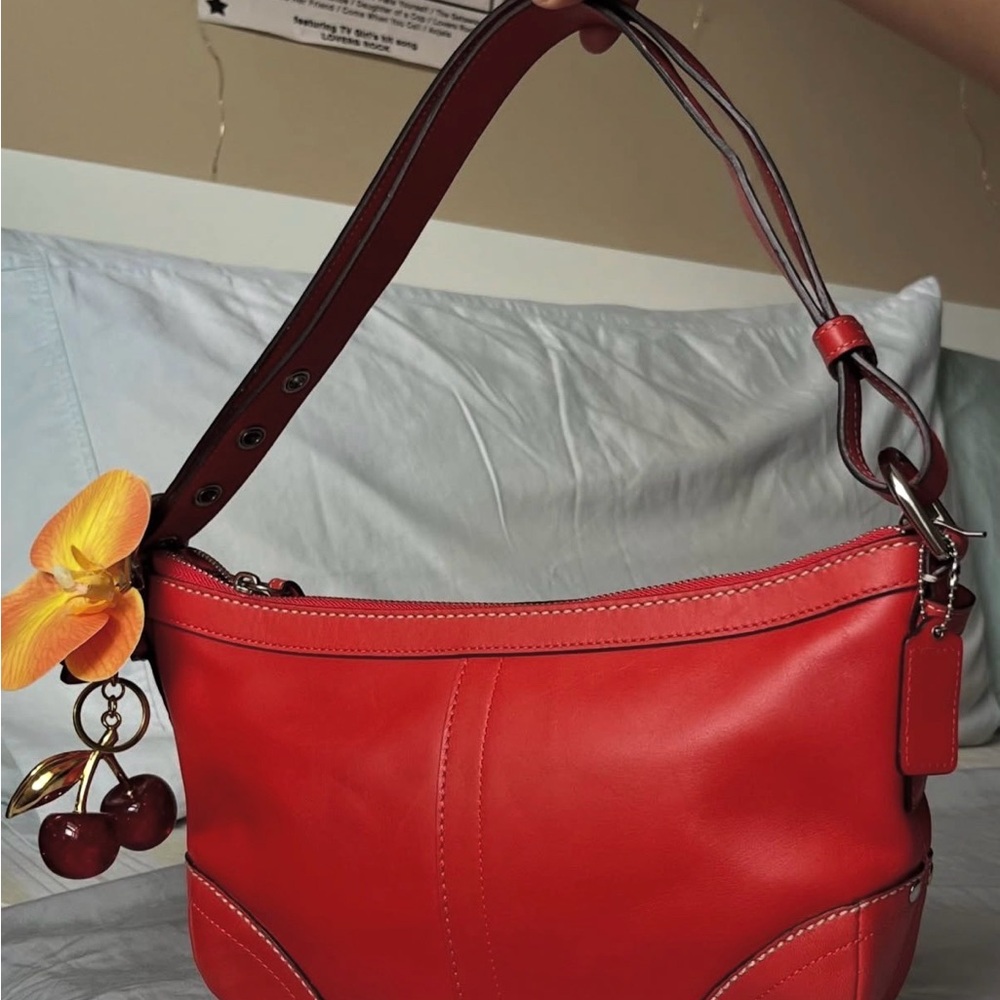 ❗️SOLD❗️

RARE Coach Authentic SV/Vermillion E/W Duffle Leather Hand Bag
